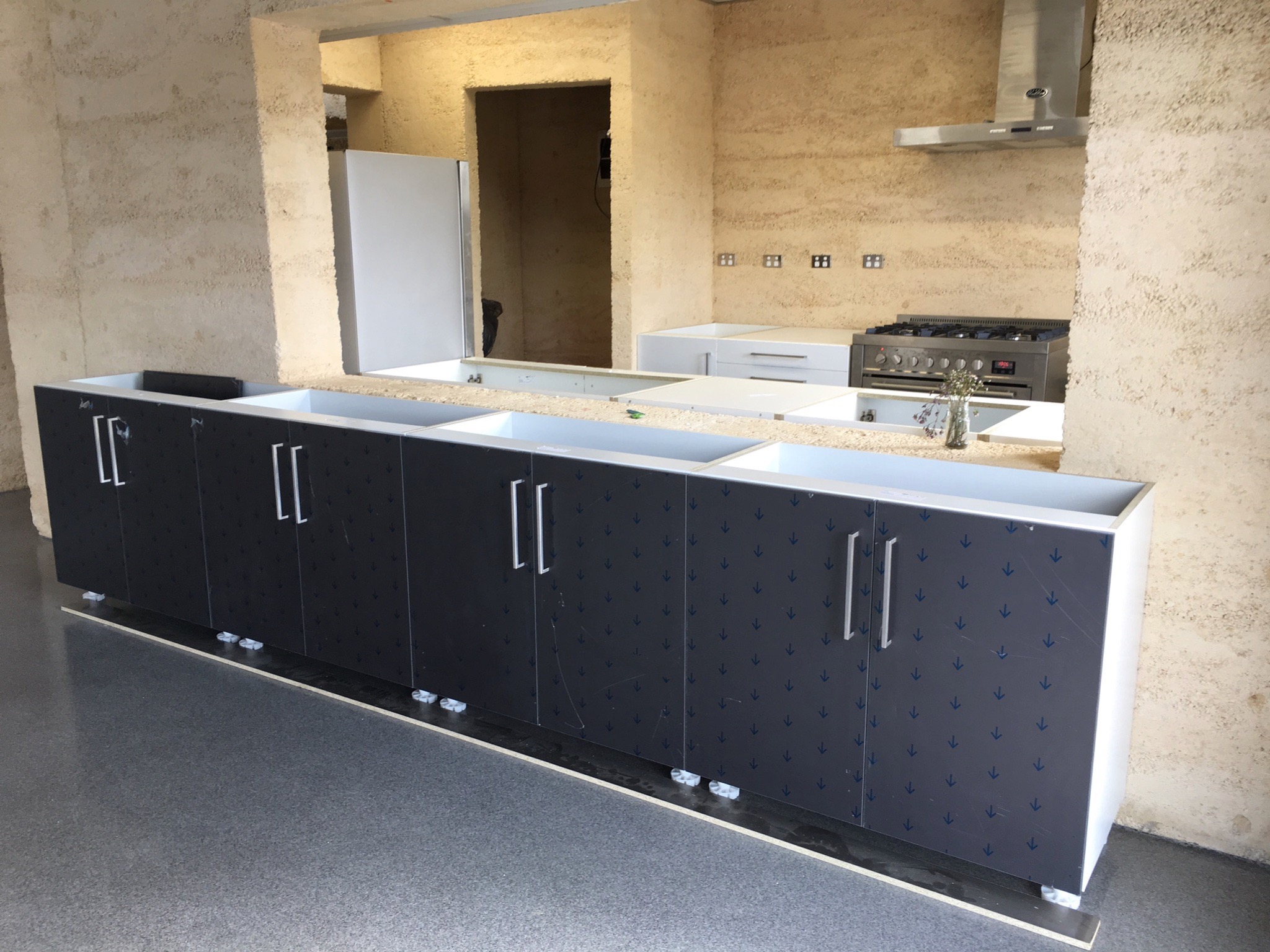 16 August 2018 Breakfast Bar cabinets