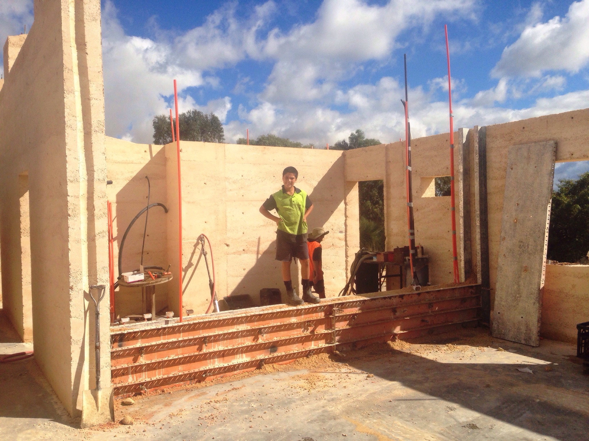 11 Dec 2016 Kitchen Laundry Toilet Urinal Wall LOTS of elec & plumbing!